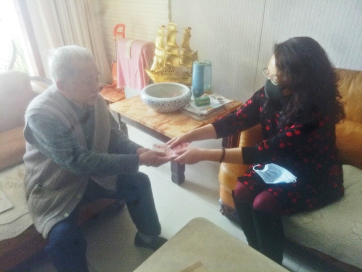热诚写大爱，，，，，质朴映赤心