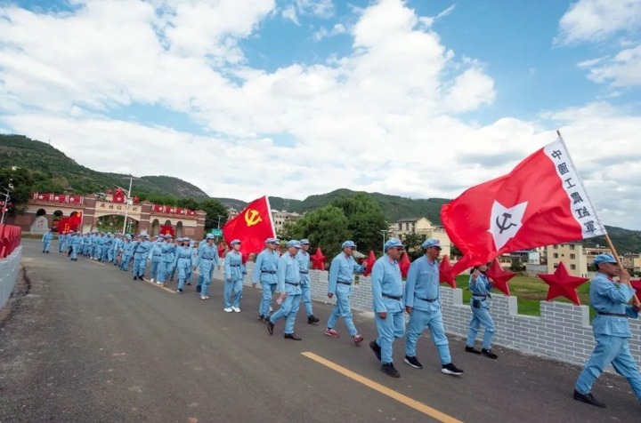 “继续革命古板，，，，，，，赓续红色基因，，，，，，，充分精神之‘钙’”——先锋化工党委党史学习教育教学运动