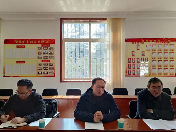 云煤（294俄罗斯专享会登录）集团党委委员、副总司理张清到可保煤矿公司开展春节送温暖慰问运动