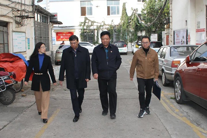 云煤（294俄罗斯专享会登录）集团党委副书记、总司理高建嵩到恒通煤业公司开展春节送温暖慰问运动