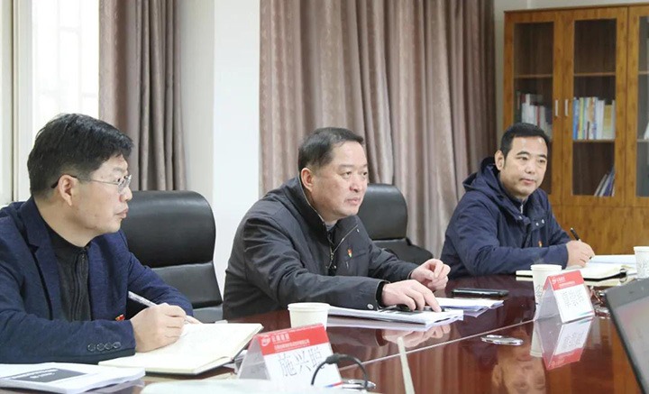 云煤（294俄罗斯专享会登录）集团党委委员、纪委书记覃崇辉到煤炭机电试验所开展春节送温暖慰问运动