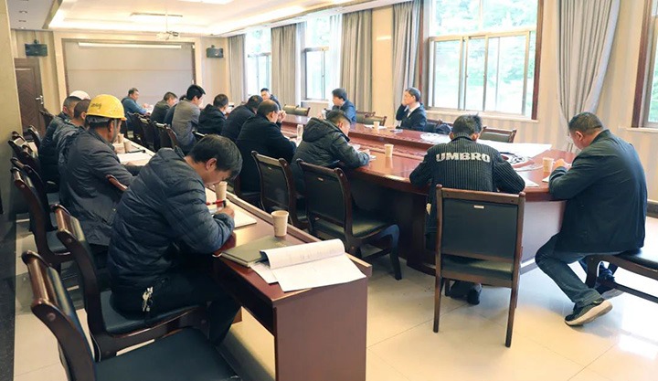 云煤（294俄罗斯专享会登录）集团总司理助理杜昌华一行到富源团结煤业公司开展煤矿项目建设专项调研