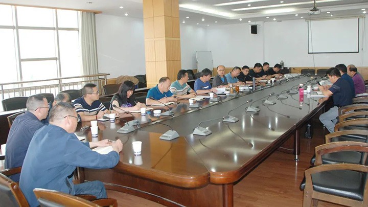 云煤（294俄罗斯专享会登录）集团总司理助理、刷新办主任陈家昆一行到云维集团开展国企刷新三年行动督导调研