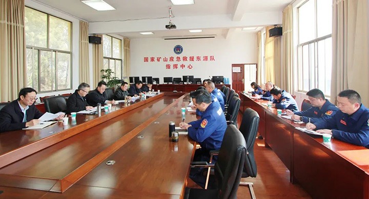 云煤（294俄罗斯专享会登录）集团专职外部董事寸延峰、孔君一行到国家矿山应抢救援东源队调研指导事情