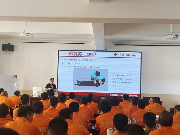 抢救培训“实时雨”，，，，，，，，云南省红十字会泽润矿山救援新苗