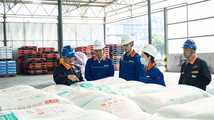 党建引领促生长，，，，，产融协同谱新篇——云南解化与云能资源开展党建联建运动