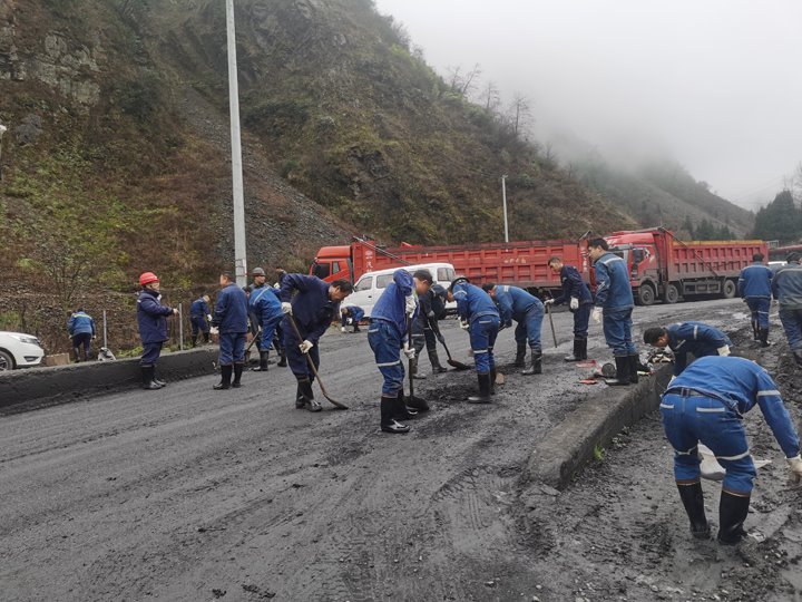 携手共进，，，，，共筑漂亮矿山
